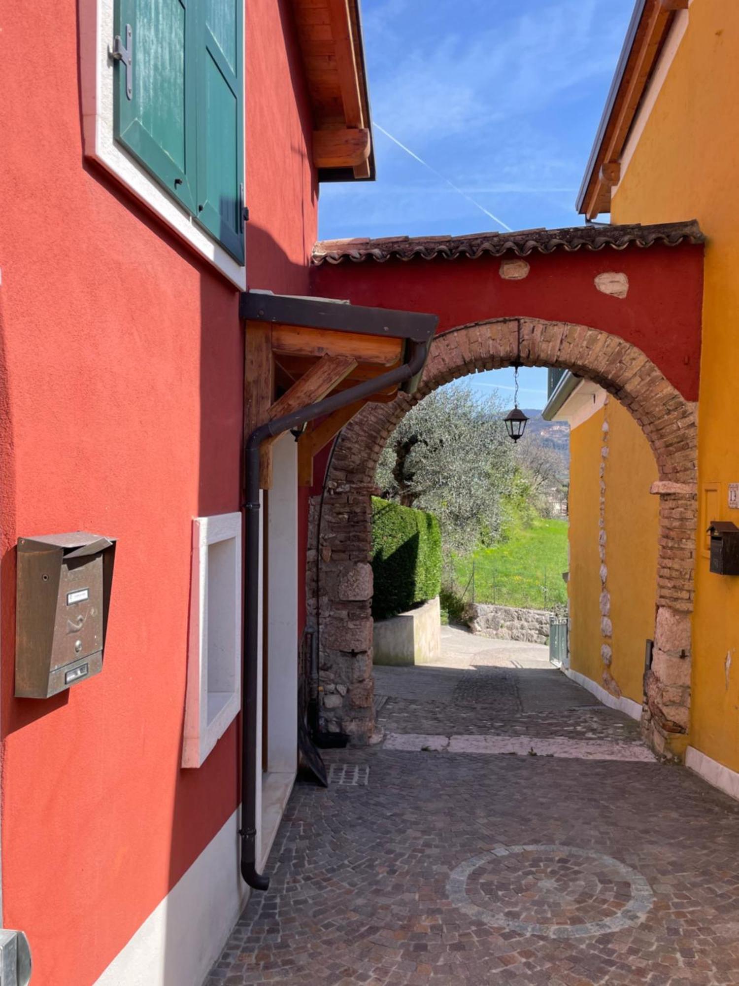 Relais Fontana Rosa B&B Wellness Caprino Veronese Exteriör bild