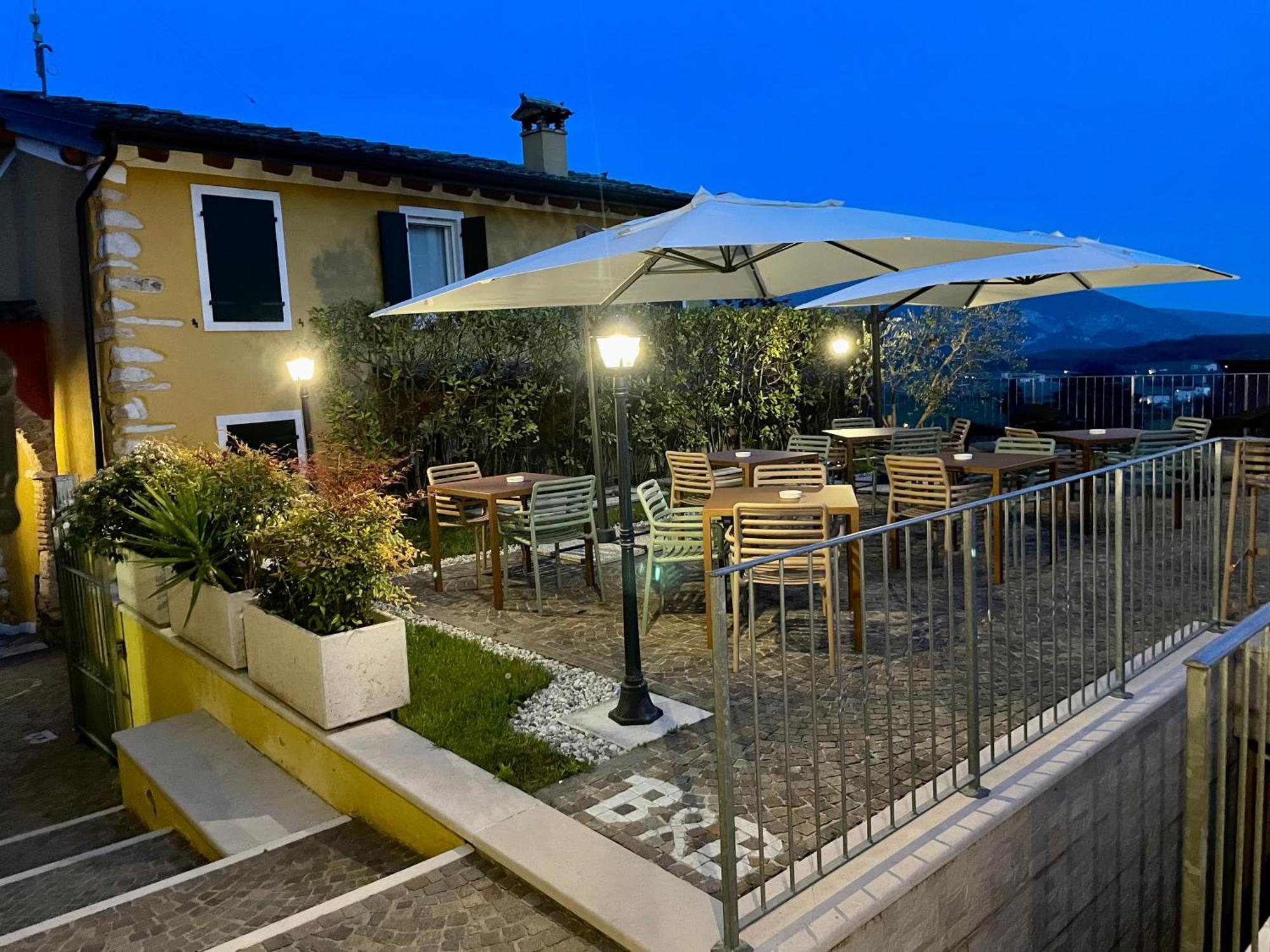 Relais Fontana Rosa B&B Wellness Caprino Veronese Exteriör bild