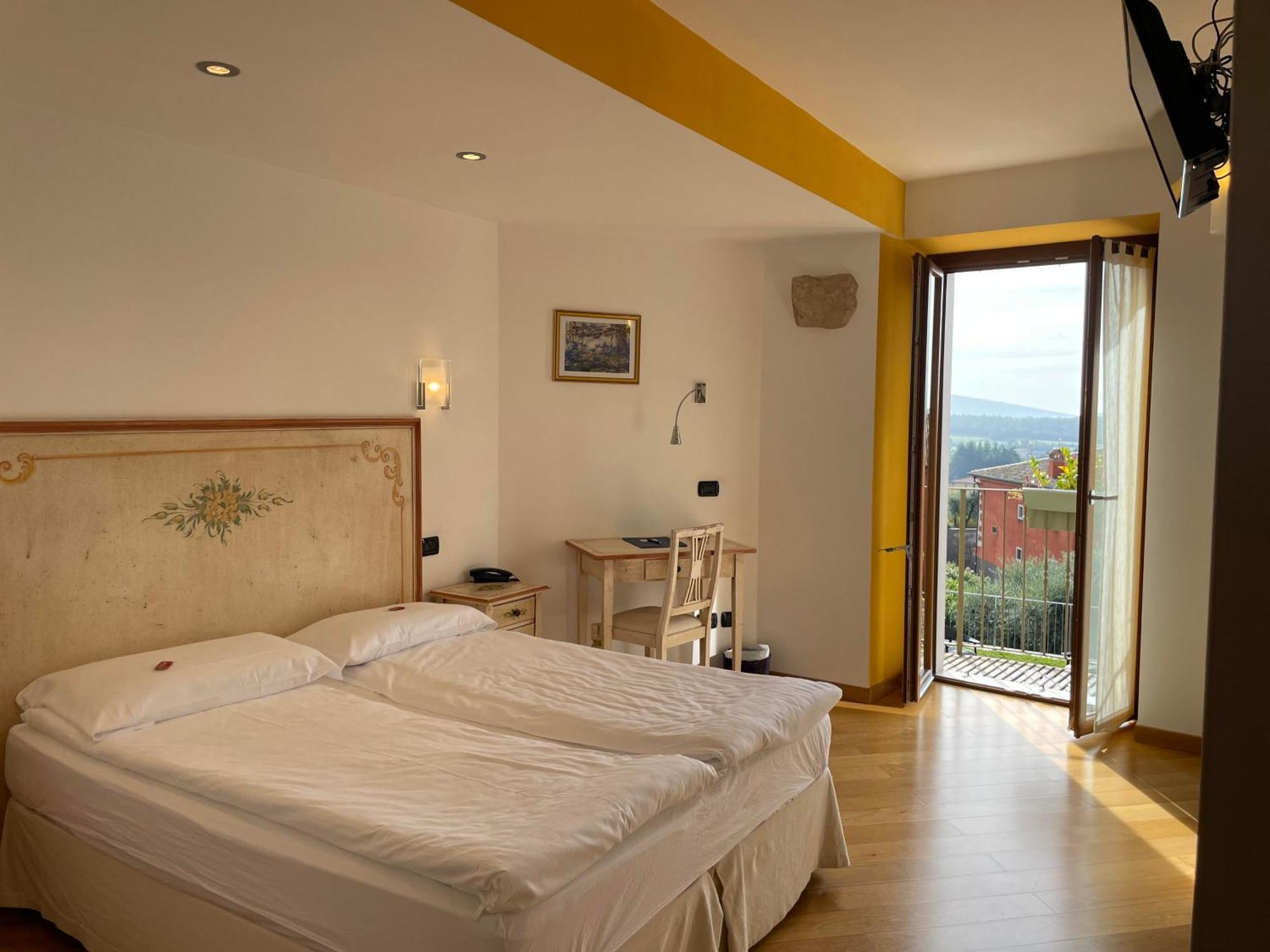 Relais Fontana Rosa B&B Wellness Caprino Veronese Exteriör bild